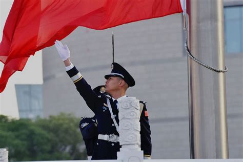 “弘扬爱国志 奋进新征程”升旗仪式 南昌市公安局警旗队八一广场首次亮相