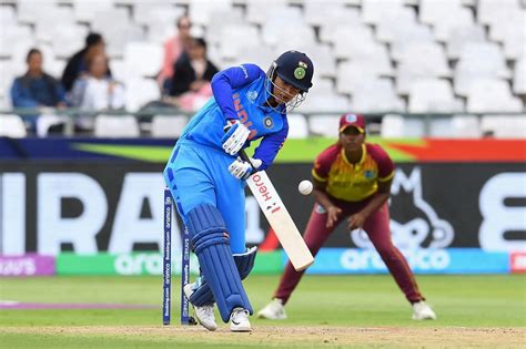 When Smriti Mandhana Smashed A Double Hundred Using Rahul Dravids Bat