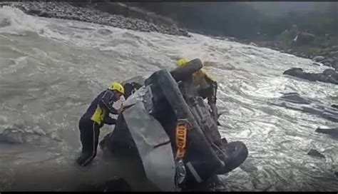 उत्तरकाशी यहां नदी में गिरी कार चार लोगों की दर्दनाक मौत Uttarakhand Uday उत्तराखंड उदय