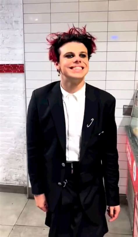 Yungblud Dominic Harrison Black Heart Singer