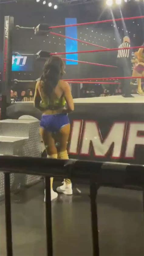 Jerk To Divas On Twitter Could Watch Cassie Shake That Ass All Day