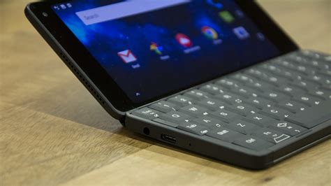 The New Gemini Pda Hands On With The New Pda Smartphone That Runs On