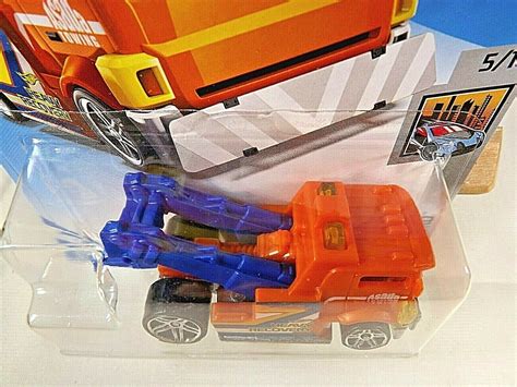 2019 Hot Wheels 129 HW METRO 5 10 HEAVY HITCHER Tow Truck Orange W Pr5 Spokes Contemporary