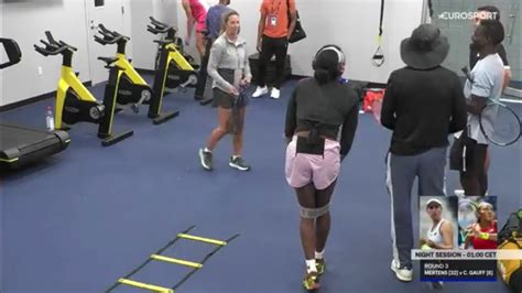 Coco Gauff With Coaching Team Warming Up For Elise Mertens Wta Usopen