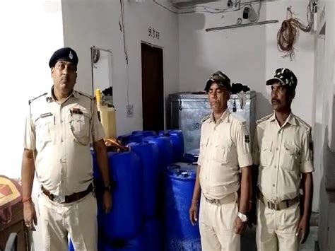 One Thousand Liters Of Spirit Recovered From Pickup Van In Gopalganj 2 Arrested Bihar News