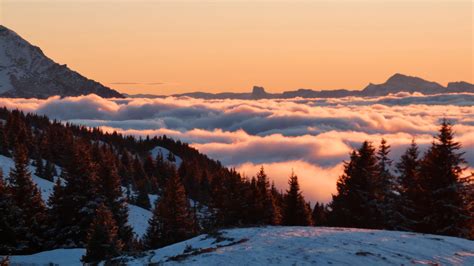 Coucher De Soleil Sur Les Cr Tes Du Grand Rocher M Randonn E