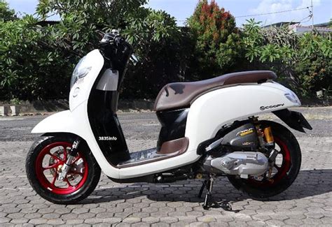 Modif Scoopy Simple Putih Honda Scoopy Street Fighter Scooter Moped