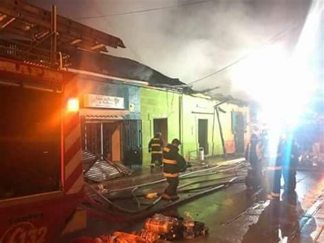 Voraz Incendio Consume Locales Comerciales En Pleno Centro De Illapel