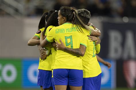 La selección femenina de Brasil vence a México y llega a la final de la