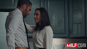 See This Lovely Natural Big Tit Brunette Wife Cheating On Her Hubby In Her Kitchen XNXX