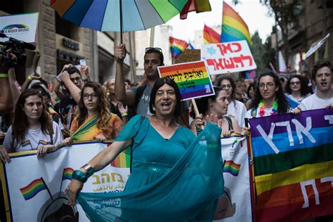 Record 30 000 At Jerusalem Pride Parade March Amid Tight Security