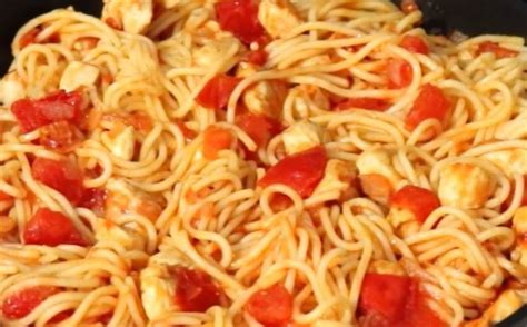 Спагетти с курицей в томатном соусе рецепт с фото пошагово
