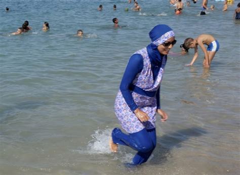 Expulsadas De Una Piscina Municipal De Granada Dos J Venes Con Burkini