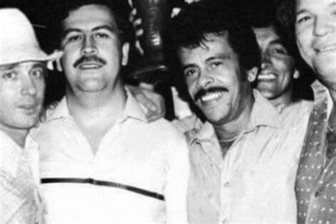 La Historia Tras La Foto De Álvaro Uribe Con Pablo Escobar Que Circula