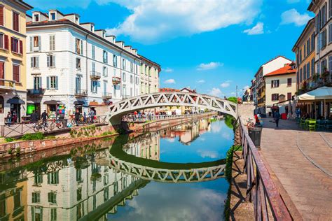 Balade En Bateau Sur Les Canaux De Navigli Milan