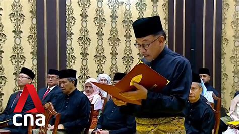 Anwar Ibrahim Sworn In As Malaysia S 10th Prime Minister Ending