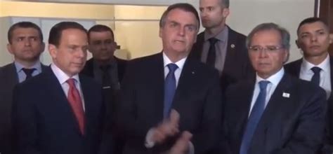 Bolsonaro encerra entrevista ao ser questionado sobre situação de Moro