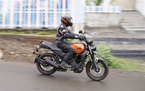 Yamaha Fz X Road Test Review To Scramble Or To Cruise Bike India