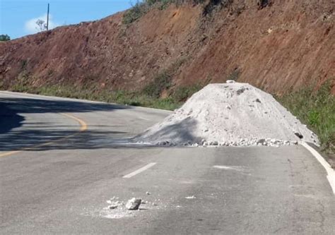 Perigo Areia na Rodovia entre Barra do Choça e Barra Nova coloca em