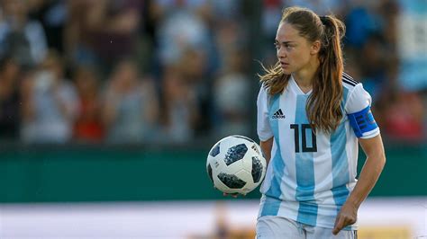 Estefanía Banini La Capitana De La Selección Argentina Que Denuncia El