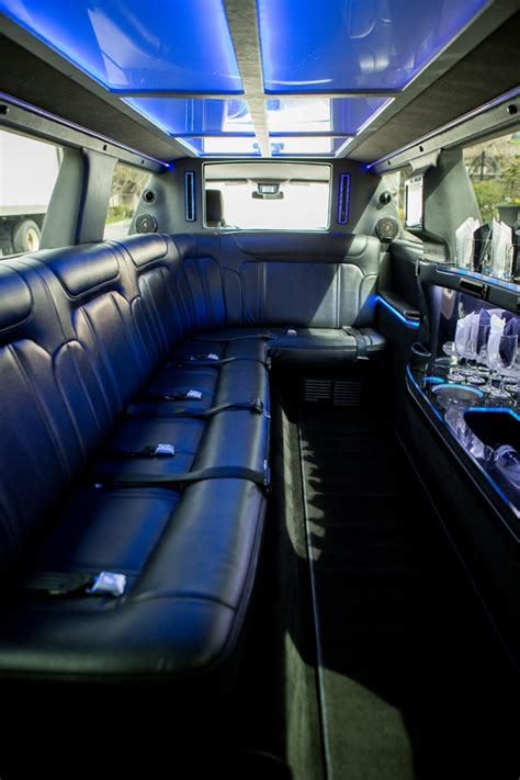 8 Passenger Stretch Lincoln Limo Dynasty Limousine