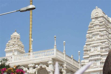 12 Popular Temples to Visit in Telangana, South India | Bon Travel India