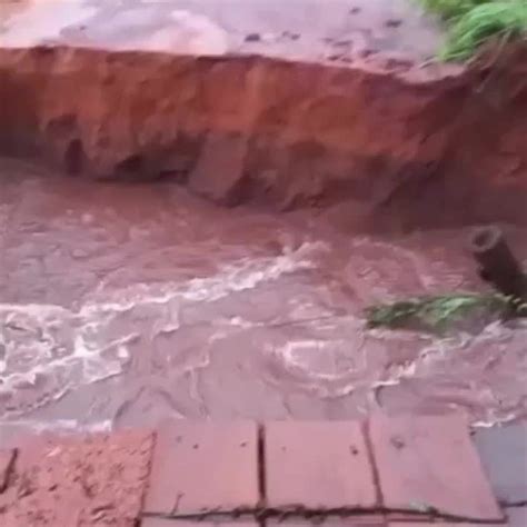 Banhistas Ficam Ilhados Durante Temporal E S O Salvos Ap S Horas De