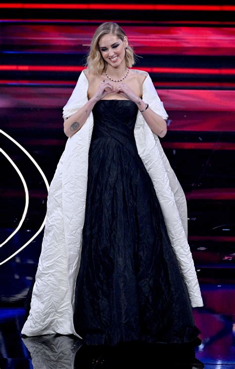 Chiara Ferragni Sanremo 2023 Vestito Manifesto Per Lei Di Dior