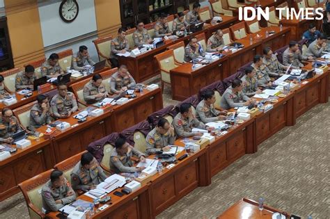 Rapat Dpr Polri Janji Perhatikan Personel Di Asrama