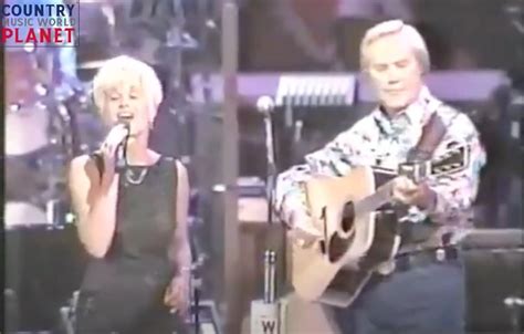 Lorrie Morgan Performs Heartbreaking A Picture Of Me For Room Full Of