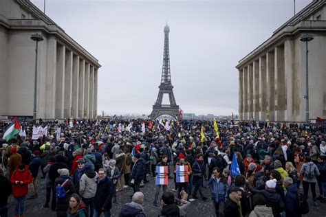 Manifestations Contre La Loi Sur L Immigration Le Courrier