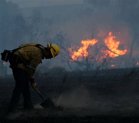 Incendios Dejan Muertos Y Hect Reas Arrasadas