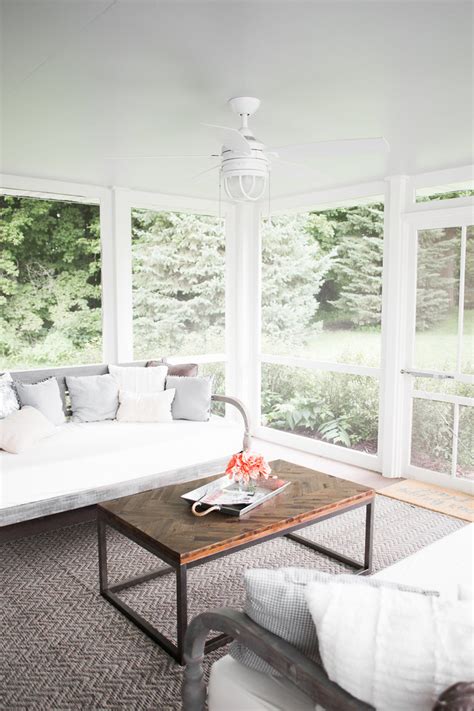 18 Magnificent Shabby Chic Porch Designs That Are Too Cute To Pass Up
