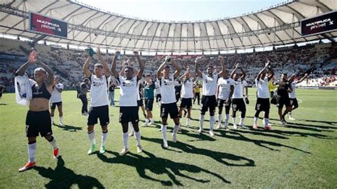 Botafogo L Der Do Brasileir O Deixa Apostadores Em D Vida Quanto A