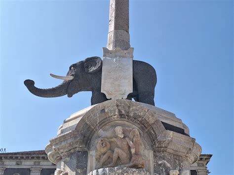 Restaurata La Fontana Dell Elefante Simbolo Di Catania Italiani It