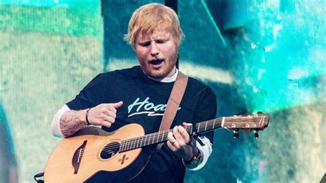 Ed Sheeran Ondea La Bandera De Espa A Y Vuelve Loco Al Wanda Metropolitano