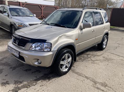 Пора уже покрасить крыло Honda CR V RD1 RD2 2 л 1999 года