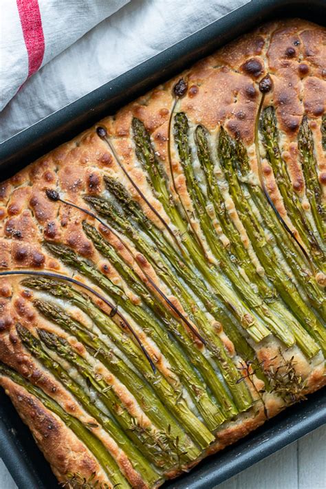 Focaccia Aux Asperges Vertes Thym Et Ciboulette