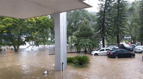 Temporal deixa Petrópolis ruas alagadas e rios transbordam O Dia