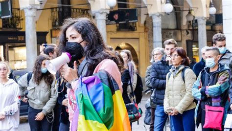 Novara Protesta In Piazza Contro L Affossamento Del Ddl Zan La Stampa