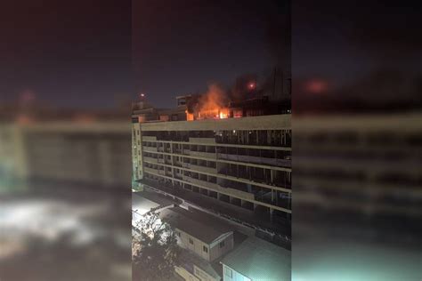 Vídeo incêndio atinge prédio em construção e assusta moradores do