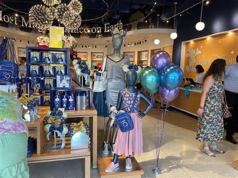 Fotos Video Besichtigen Sie Den Ersten Walt Disney World Store In