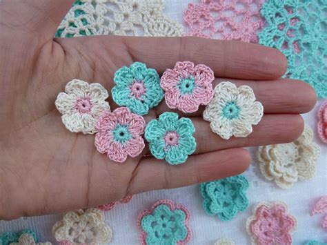 Small Crochet Flowers Crochet Flower Tutorial Crochet Flowers