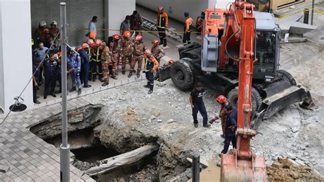 Perbaikan Sinkhole Di Malaysia Butuh Waktu 3 6 Bulan Keluarga Korban