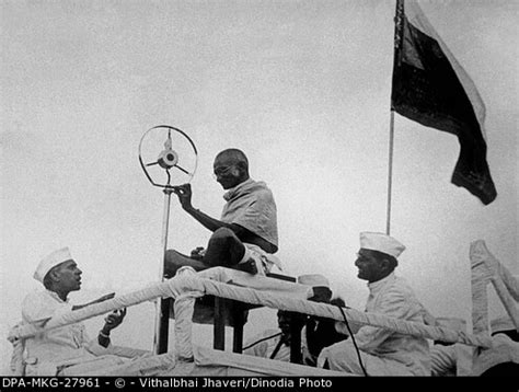 The Flag That Failed: Why Gandhi Refused to Hoist the Flag in 1947 ...