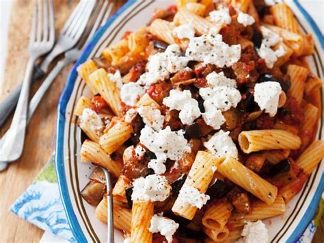 Pasta with Tomato, Eggplant and Feta Cheese Recipe | EatSmarter