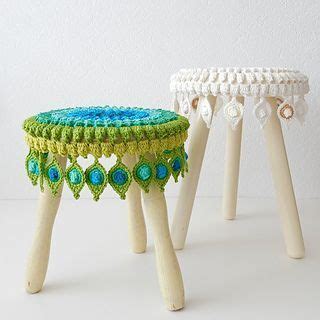 22 потрясающих идеи чехлов для табуретов | Stool cover crochet, Diy ...