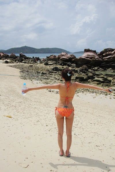 New Hot Sexy Nancy Tsai Bikini Pics