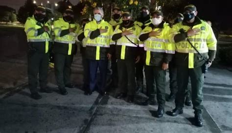 Colombia El Presidente Iván Duque Se Viste De Policía En Medio De Las