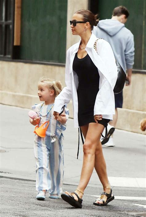 Irina Shayk In A White Shirt Was Seen Out With Her Daughter In New York 06222021